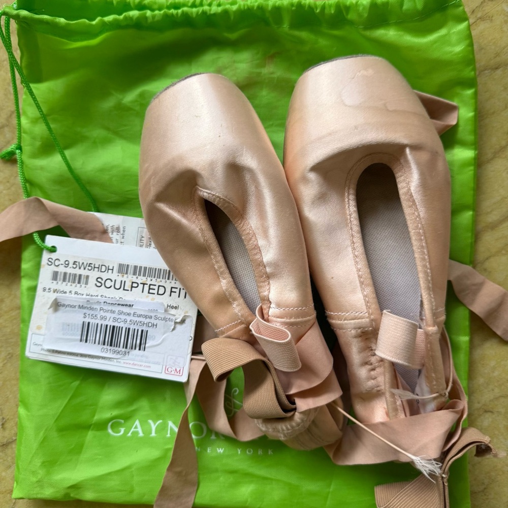 RARE USA MADEWomen's Sculpted Fit Pointe Shoes - Pink